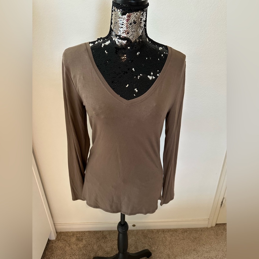 BCBGMAXAZRIA taupe lightweight top